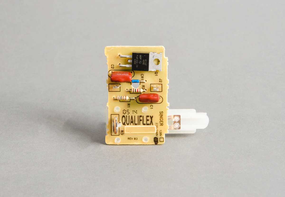 Placa Circuito Controle Velocidade 220v 362139009 Singer